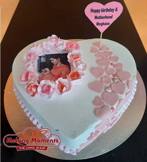 Photo Vanilla Heart Shape Cake
